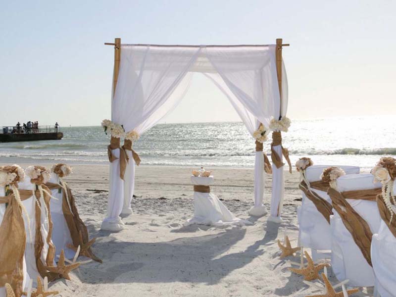 Burlap beach wedding theme